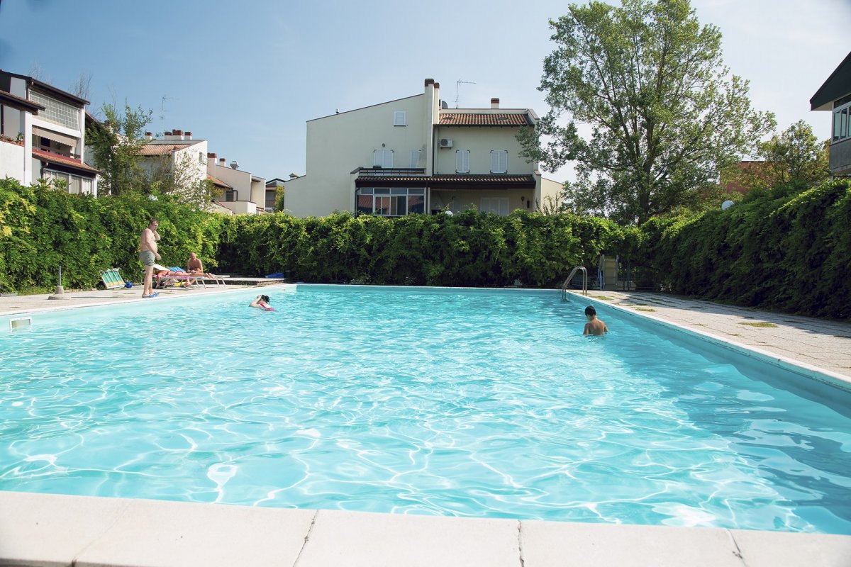 Lido di Spina vendiamo appartamento in residence con piscina