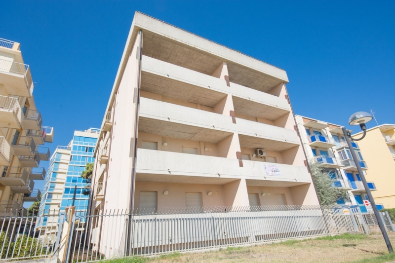 LIDO DEGLI ESTENSI, ITALIAN ADRIATIC COAST. Two-room apartment to rent sea view,  air conditioning - Bristol 17