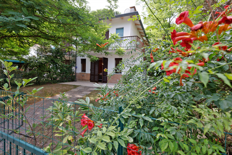 Pronájem vily Lido di Spina v přízemí s vlastní zahradou, 150 mt. z moře - Villa Logonovo Messina
