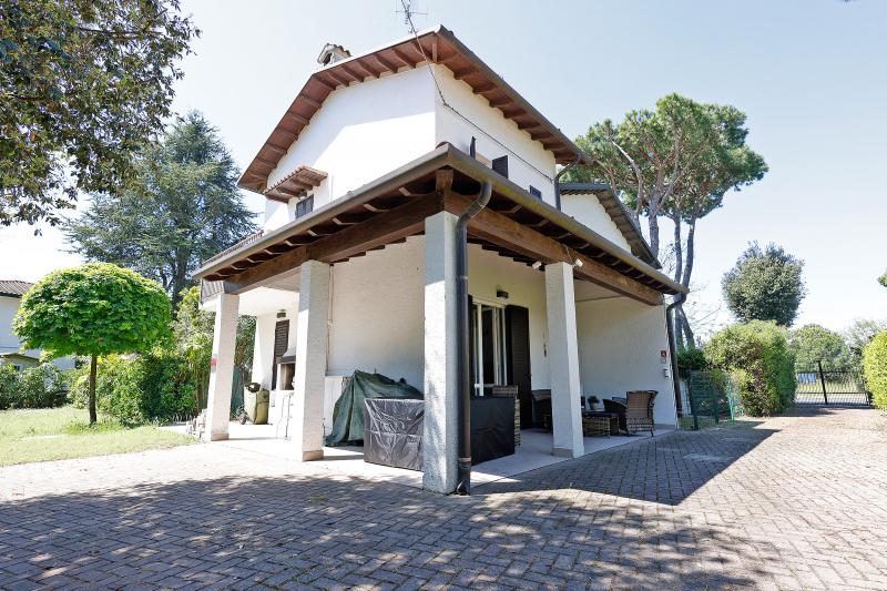 Villa Mary, bella villa su due livelli con ampio giardino privato